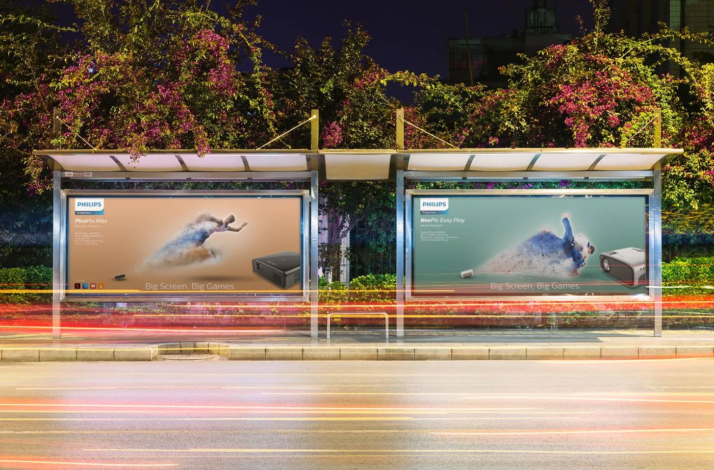 Affiches Philips « Big Screen, Big Games. » dans un abribus de nuit